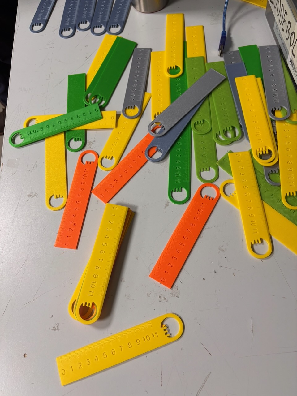 en gruppe fargerike blyanter