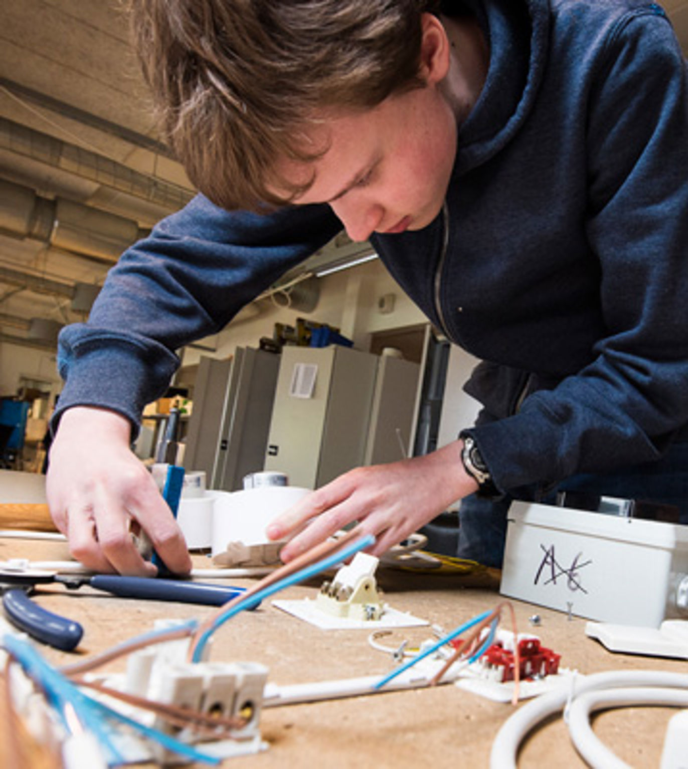 EL lager elektrisk krets med brytere og kontakter EL lager elektrisk krets med brytere og kontakter