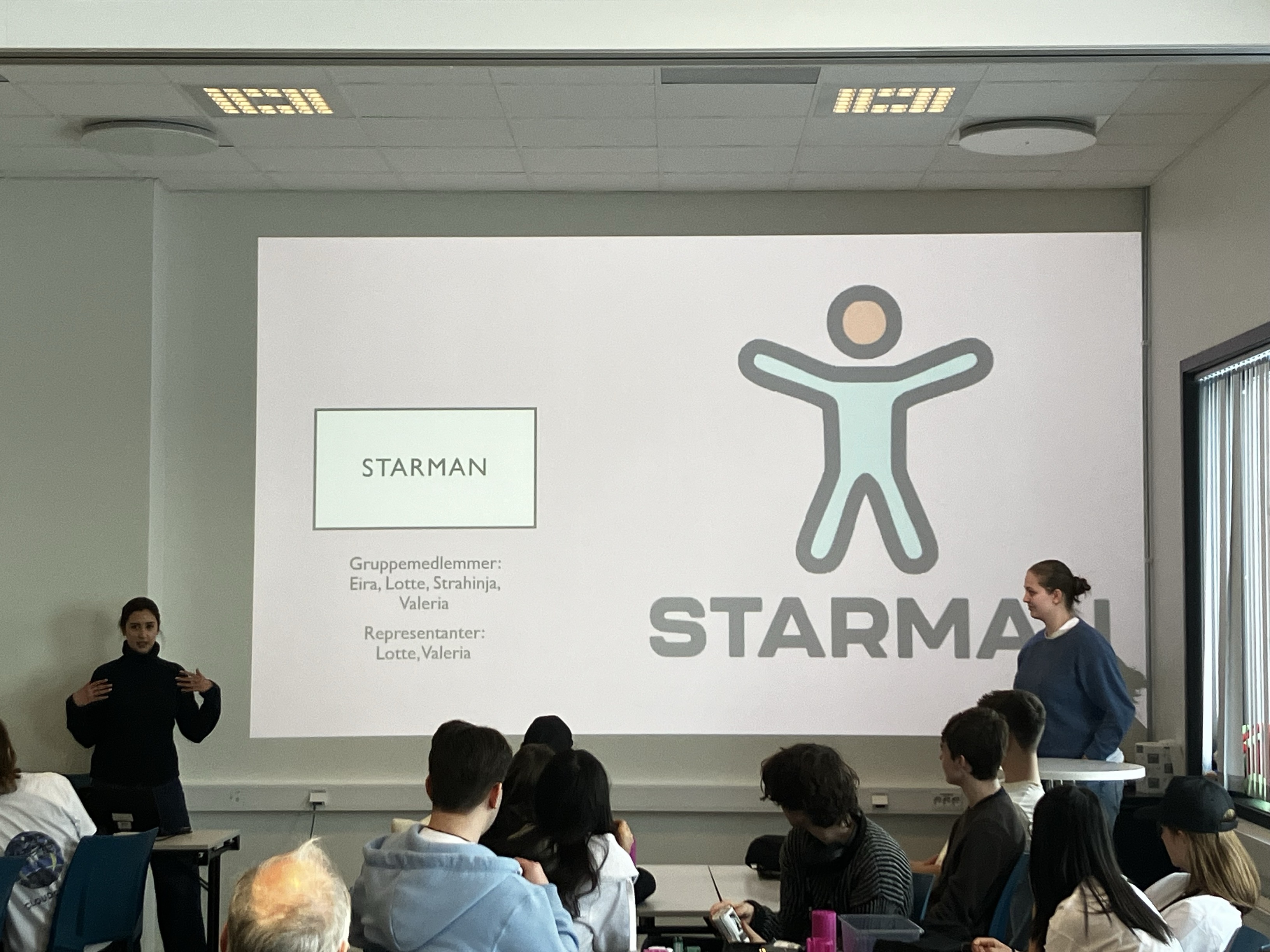 en person som holder en presentasjon