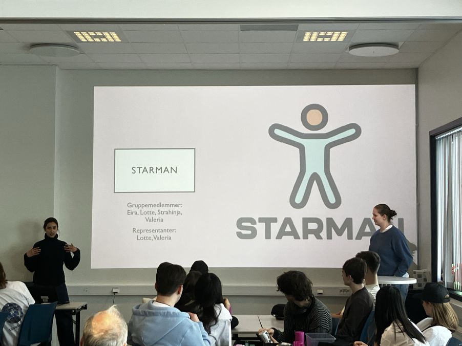 en person som holder en presentasjon