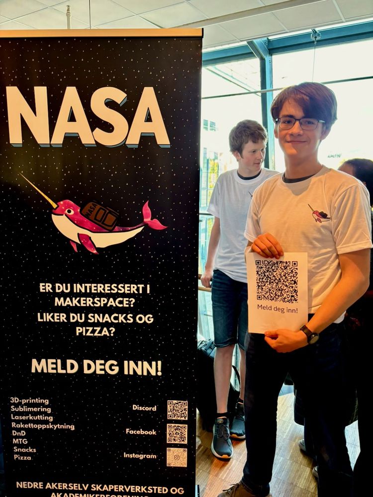 en gruppe barner som poserer for et bilde