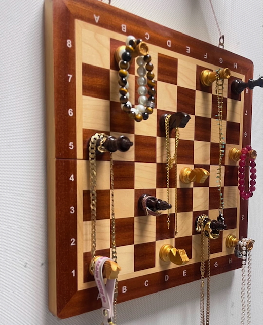 en tredør med metallhåndtak