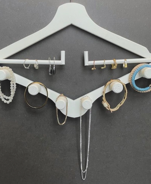 en hvit boks med en hvit boks og en hvit boks med en hvit boks og en hvit boks