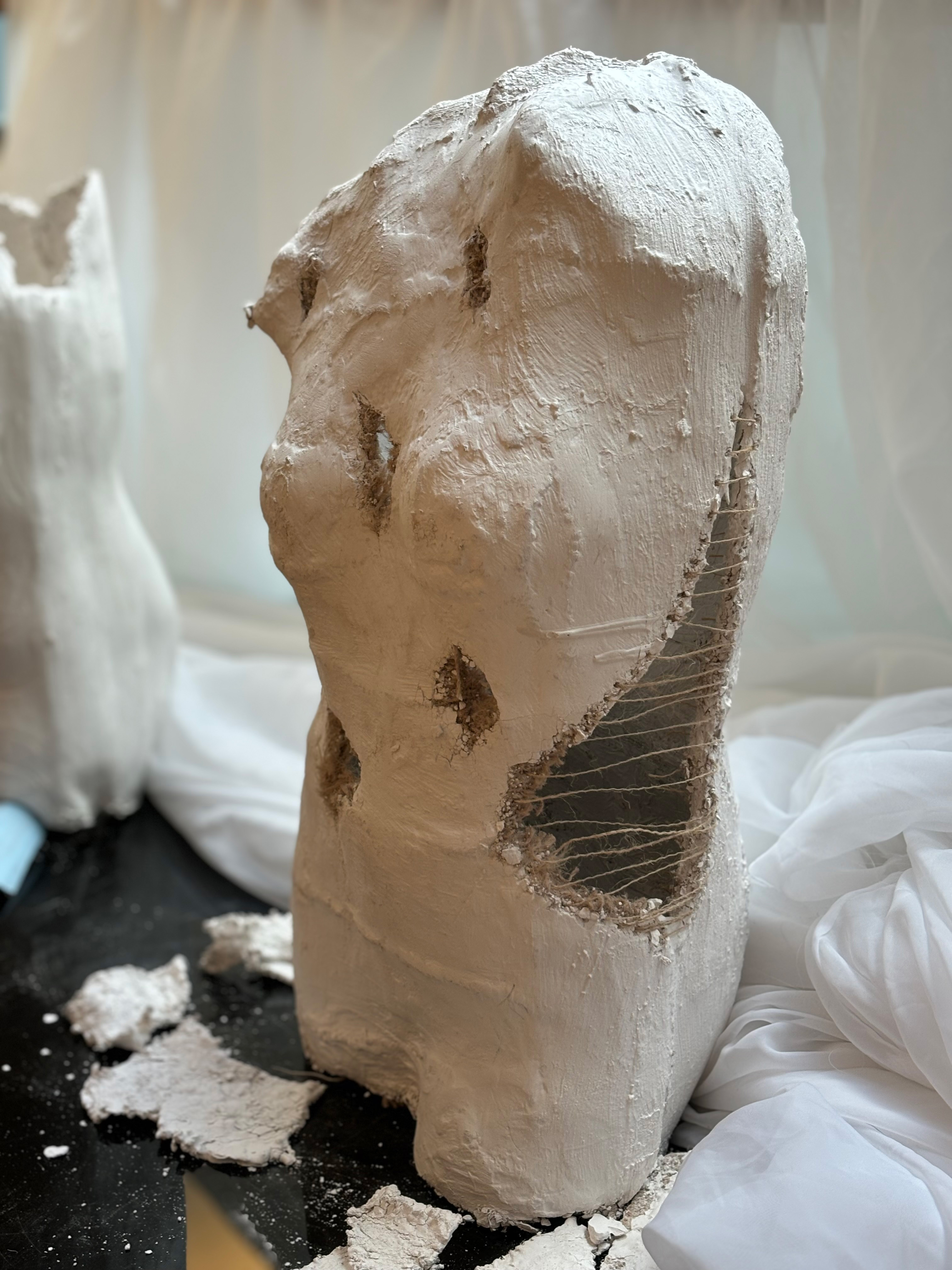 en hodeskalle med et ansikt