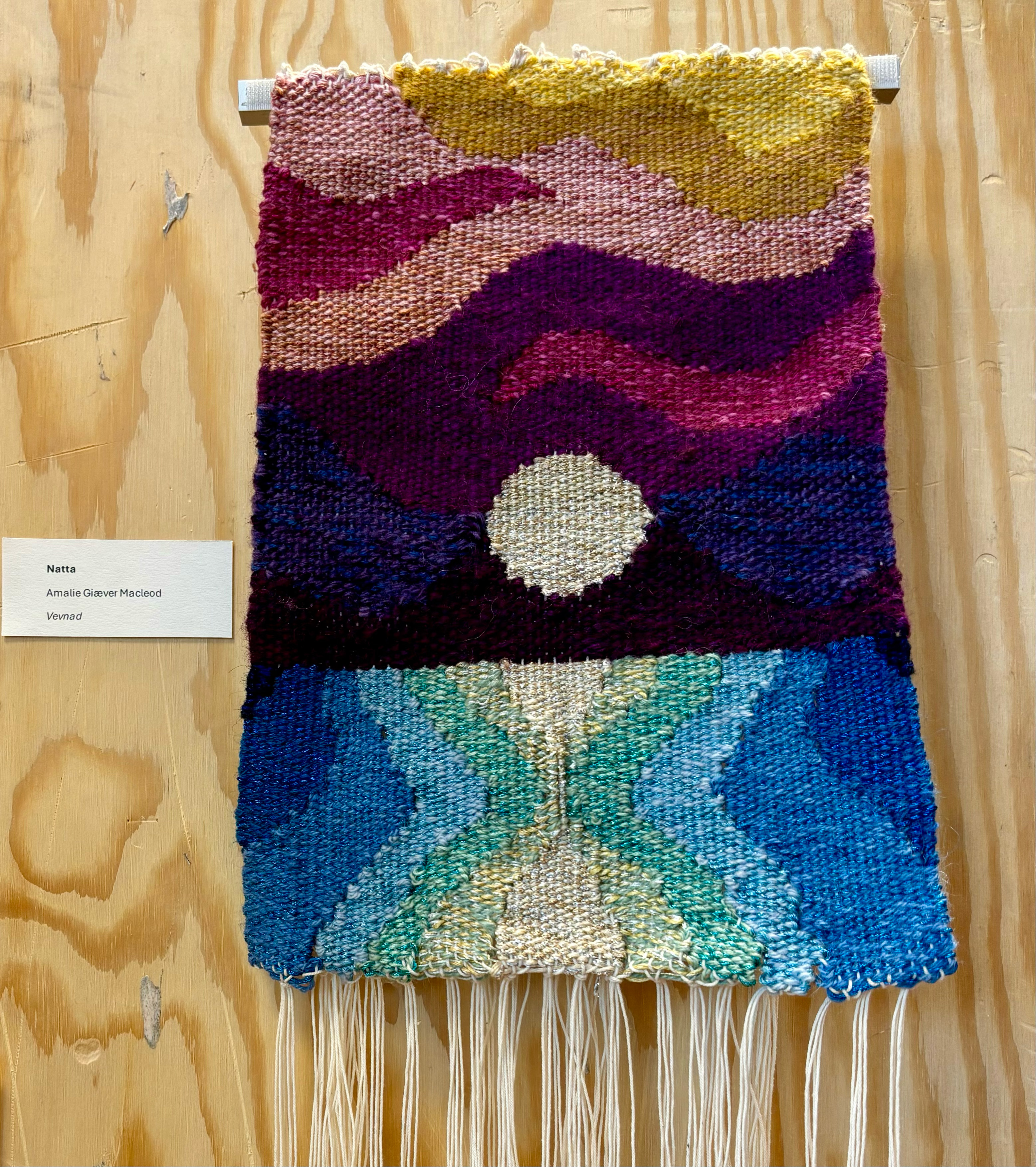 et par sokker på en treflate