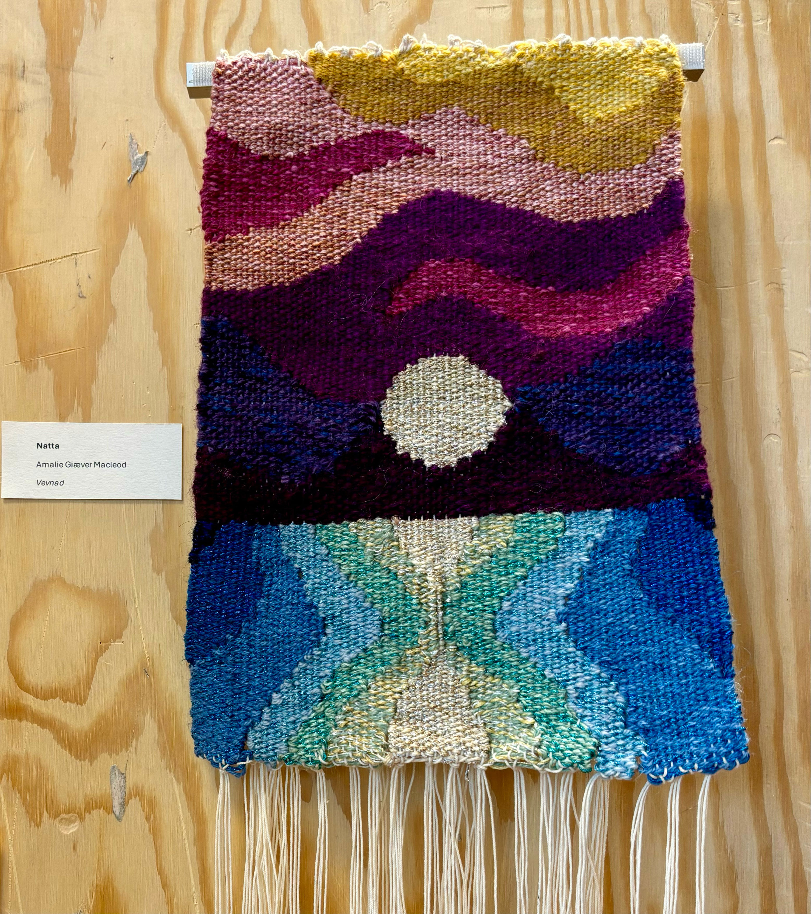 et par sokker på en treflate et par sokker på en treflate