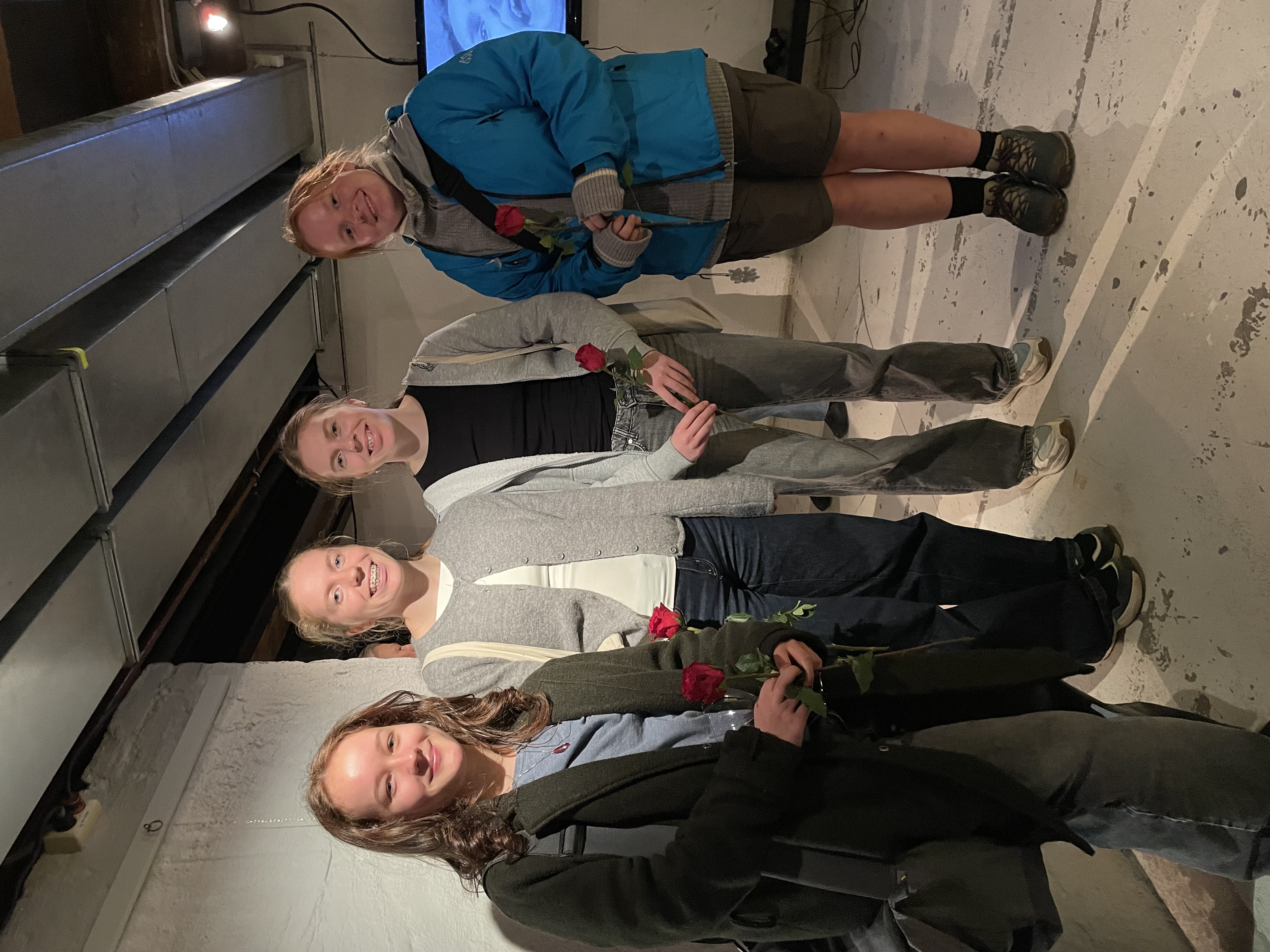 En gruppe personr som poserer for et bilde