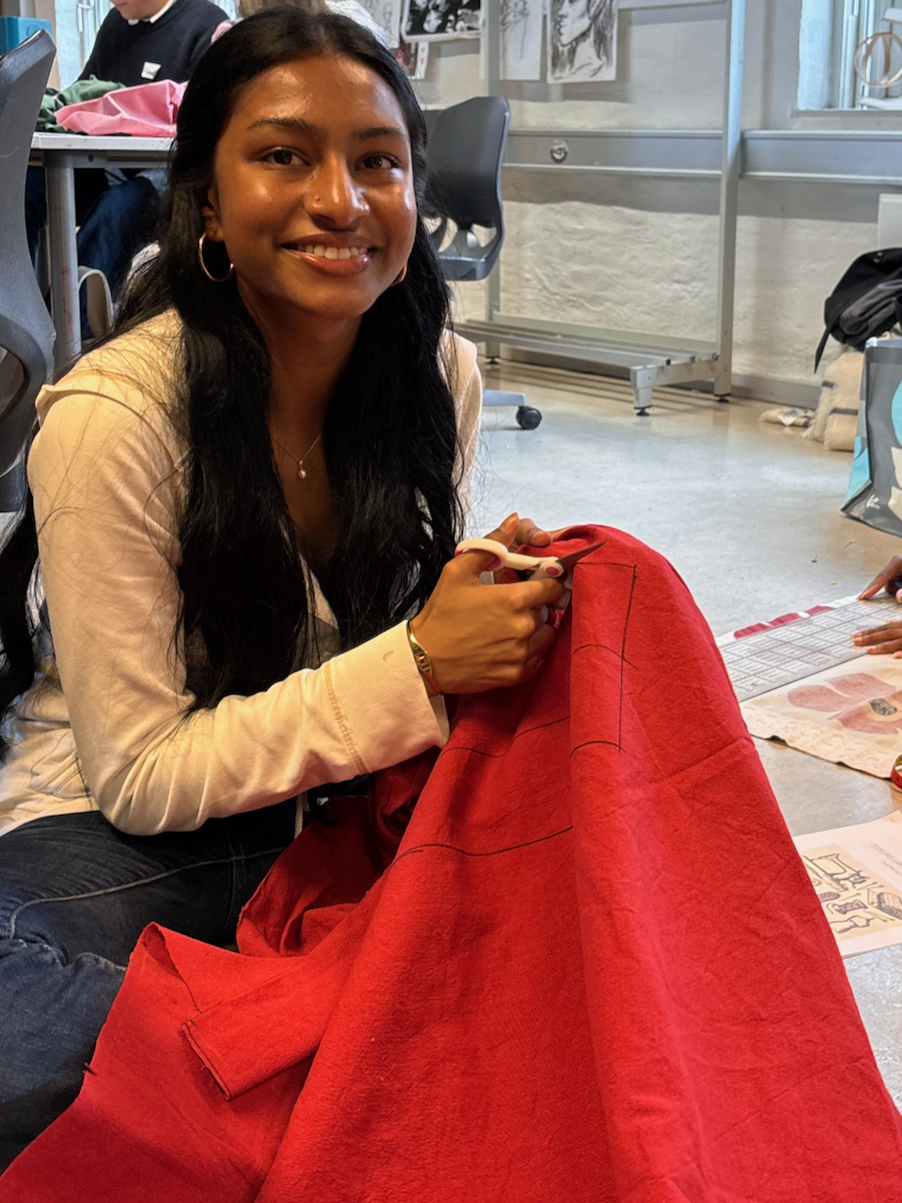 en person som sitter på en stol en person som sitter på en stol