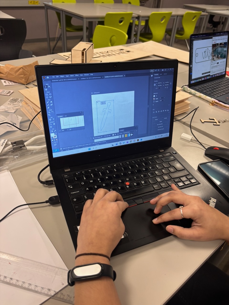 En person som bruker en bærbar PC