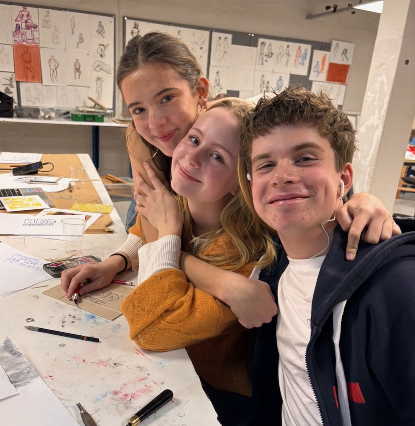 Foto: Linotrykk en gruppe mennesker som poserer for kameraet