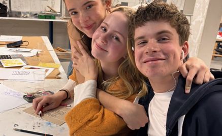 Foto: Linotrykk en gruppe mennesker som poserer for kameraet