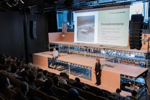 en person som holder en presentasjon