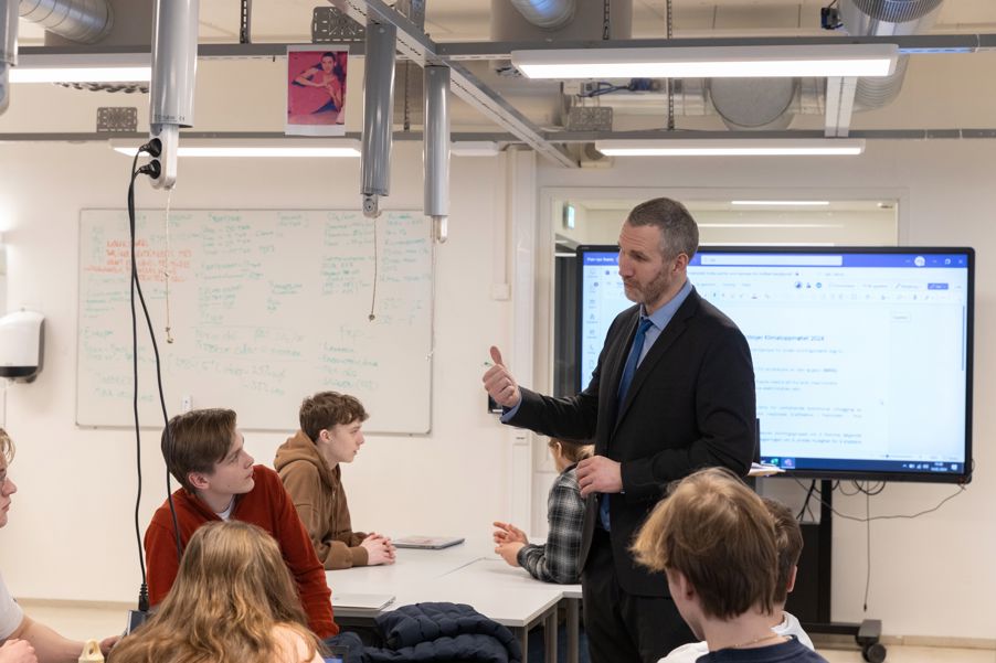 en person som holder en presentasjon