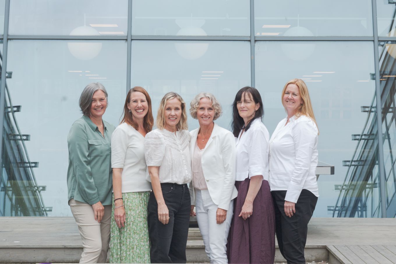 En gruppe personr som poserer for et bilde