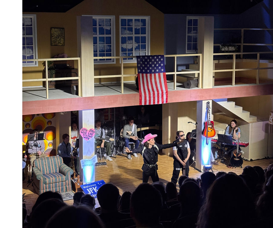 et band som spiller på scenen